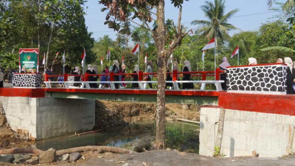 Jembatan Garuda Suci Resmi Hadir di Cikembar, Wujud Kolaborasi TNI dan Kepedulian Presiden bagi Kemajuan Desa 2 WhatsApp Image 2026 07 21 at 14.11.031