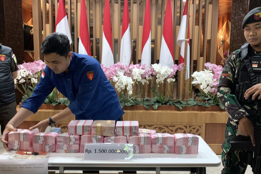 Kejati Jatim Bongkar Dugaan KUR Fiktif di Jember, 135 Debitur Cairkan Rp6,1 Miliar 1 WhatsApp Image 2026-09-20 at 8.55.57 PM
