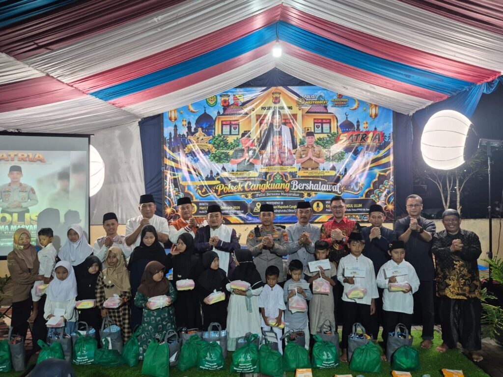 Pererat Silaturahmi dan Kepedulian Sesama, Polsek Cangkuang Gelar Acara Shalawat dan Santunan Anak Yatim 1 WhatsApp Image 2026-10-12 at 17.07.05 (1)
