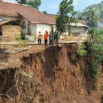 Hujan Picu Longsor Susulan di Tanggul Jember, Empat Rumah dan Akses Warga Terancam